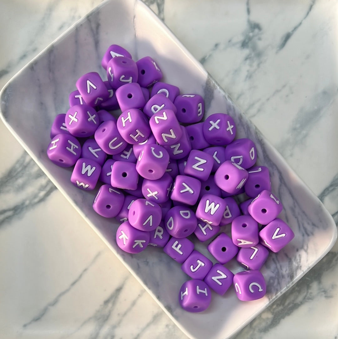 Letra bebé morado