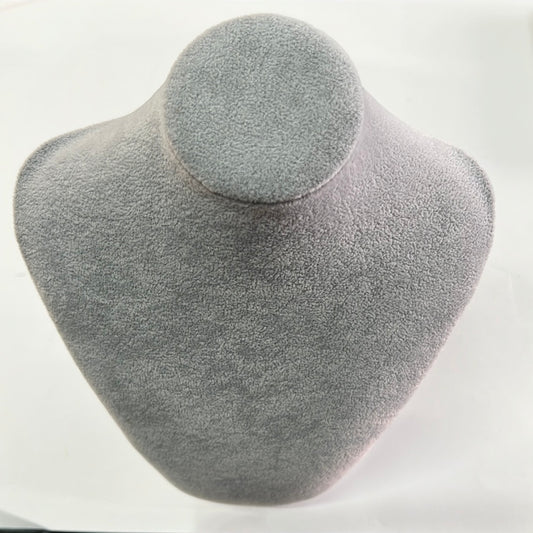Cuello mediano gris