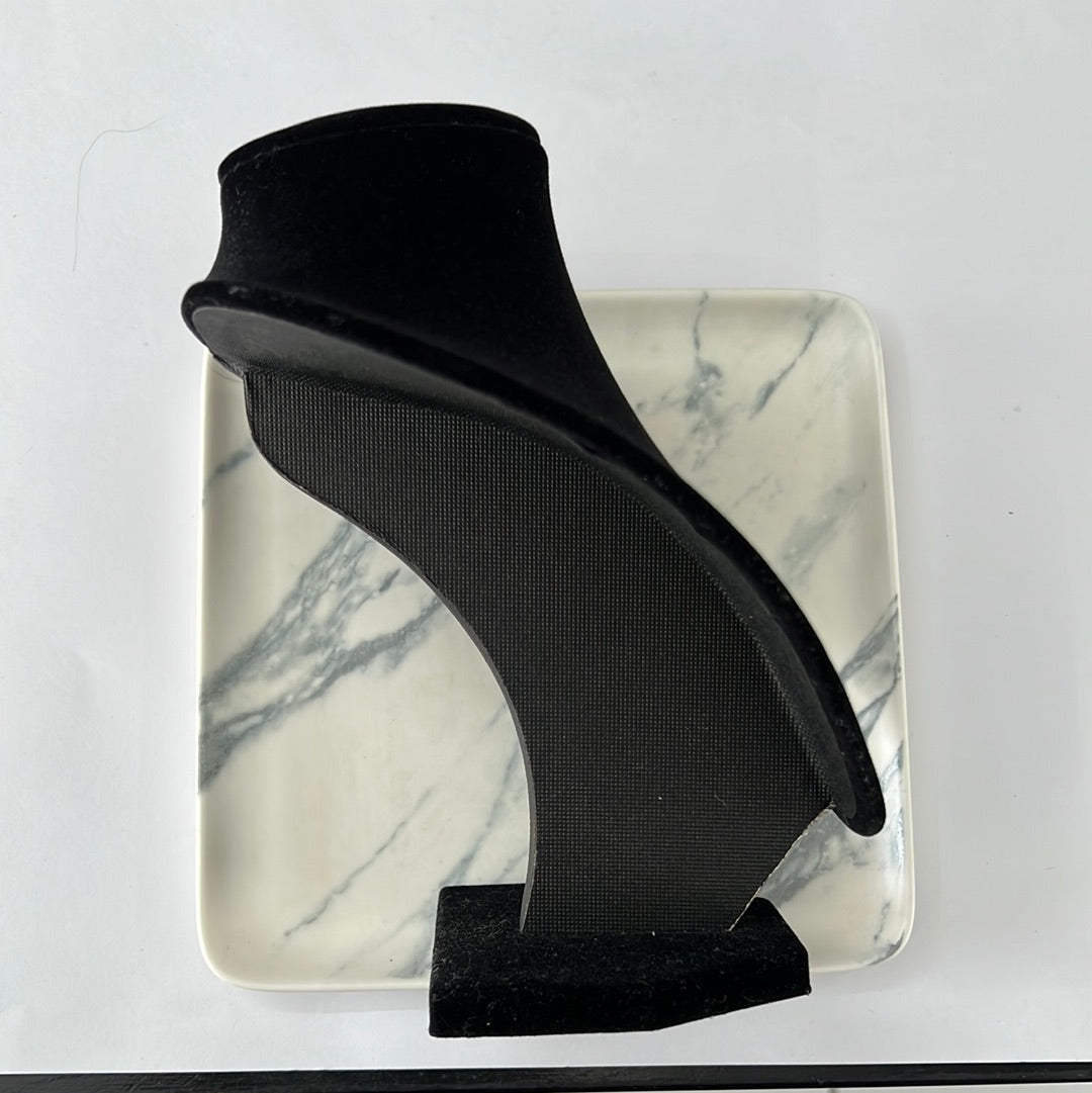 Cuello negro ch